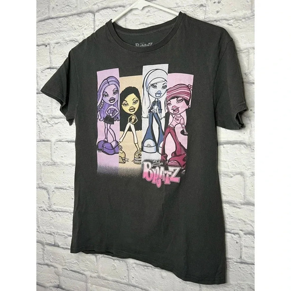 Bratz T-Shirt Women's Size Medium Black Graphic Short Sleeve. - Picture 2 of 4